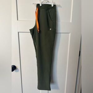 Figs moss Yola 2.0 skinny scrub pants. M